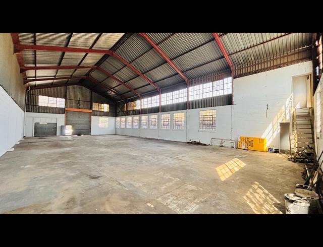 360M² WAREHOUSE TO LET IN ROODEPOORT CENTRAL